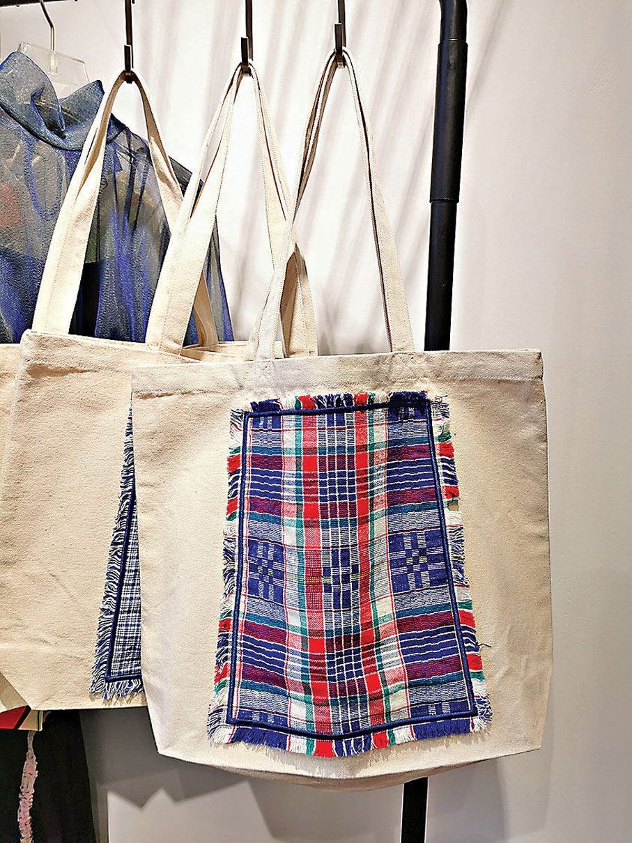 ● 升級崇明土布，變身環保袋。