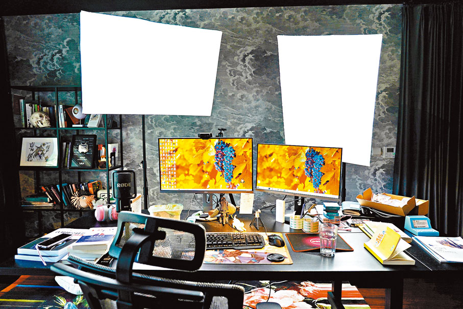 ● 如今，唐騁是一名成功的全職Up主。圖為他的直播間。 受訪者供圖