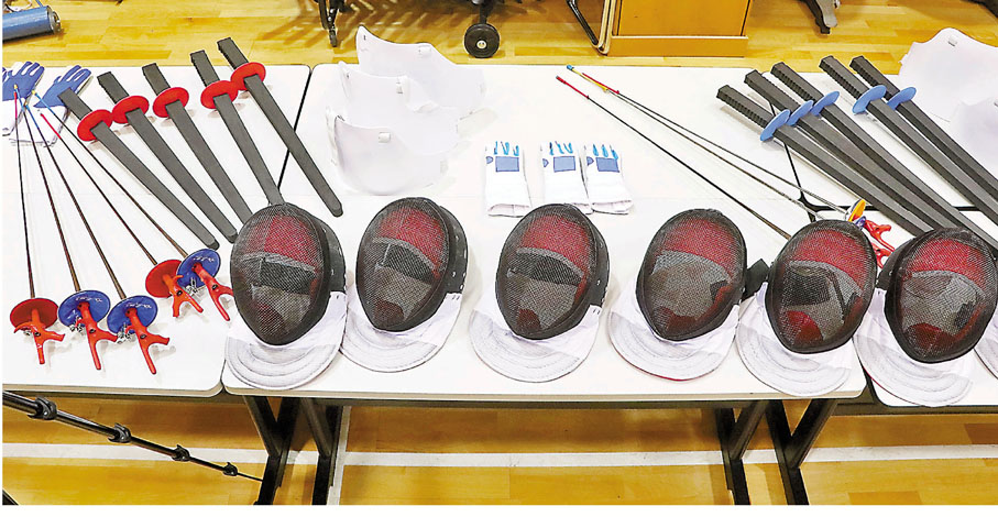 ●學校將增撥資源購買更多劍擊專業器材。 香港文匯報記者  攝