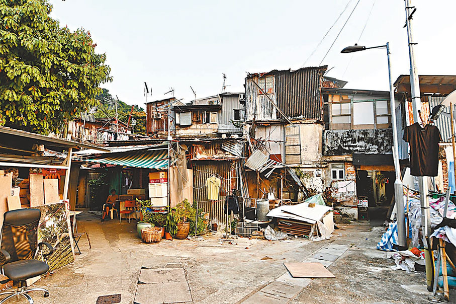 ●茶果嶺村街道狹窄，多年來常遭風暴及火災洗禮。 資料圖片