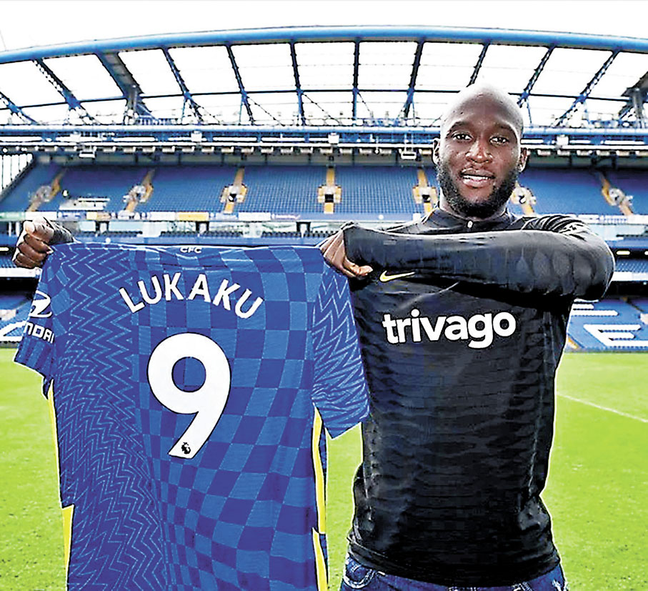 ●盧卡古回歸母隊，於史丹福橋展示他的9號球衣。 車路士IG圖片