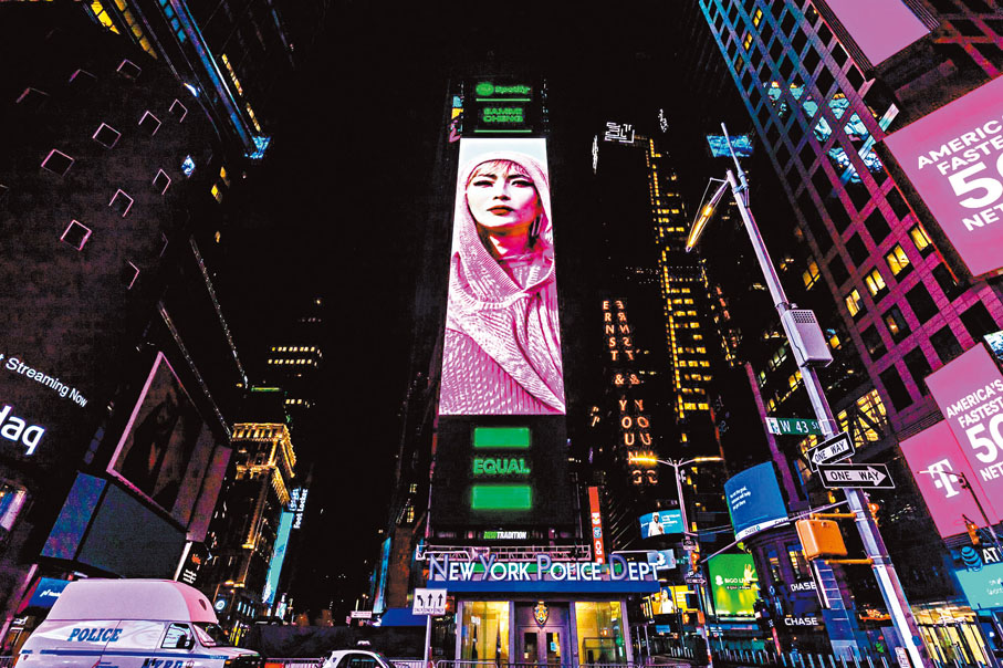 ● 鄭秀文靚相日前登上美國紐約時代廣場大屏幕。