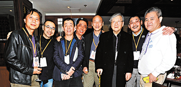 ●內地導演顧長衛(左三)、何平(右二),台灣李行(右三)和朱延平(左四)等難得眾首一堂。
