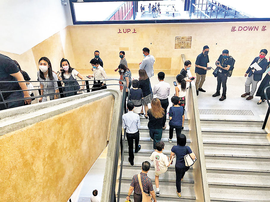 ● 舊中環街市特色之一的樓梯被保留。香港文匯報記者  攝