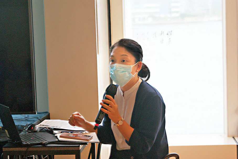 ●香港藝術館館長（現代及香港藝術）俞俏介紹策展理念。