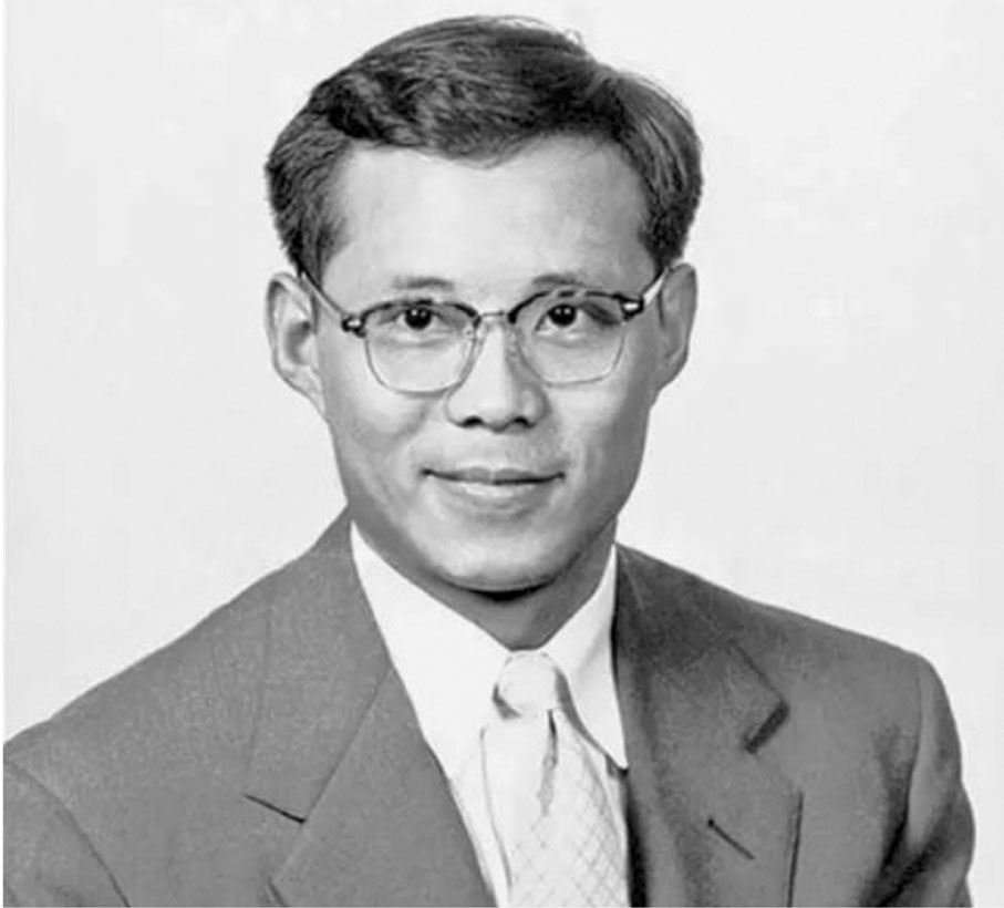 ●1955年鄭哲敏離美回國前留影。 網上圖片