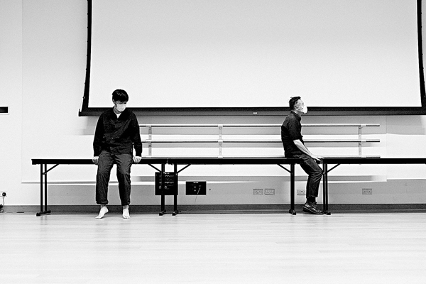 ●《寶玉，你好》是兩個人的「solo」。圖為王宏元（左）與伍宇烈在排練中。 攝影：Ray Leung