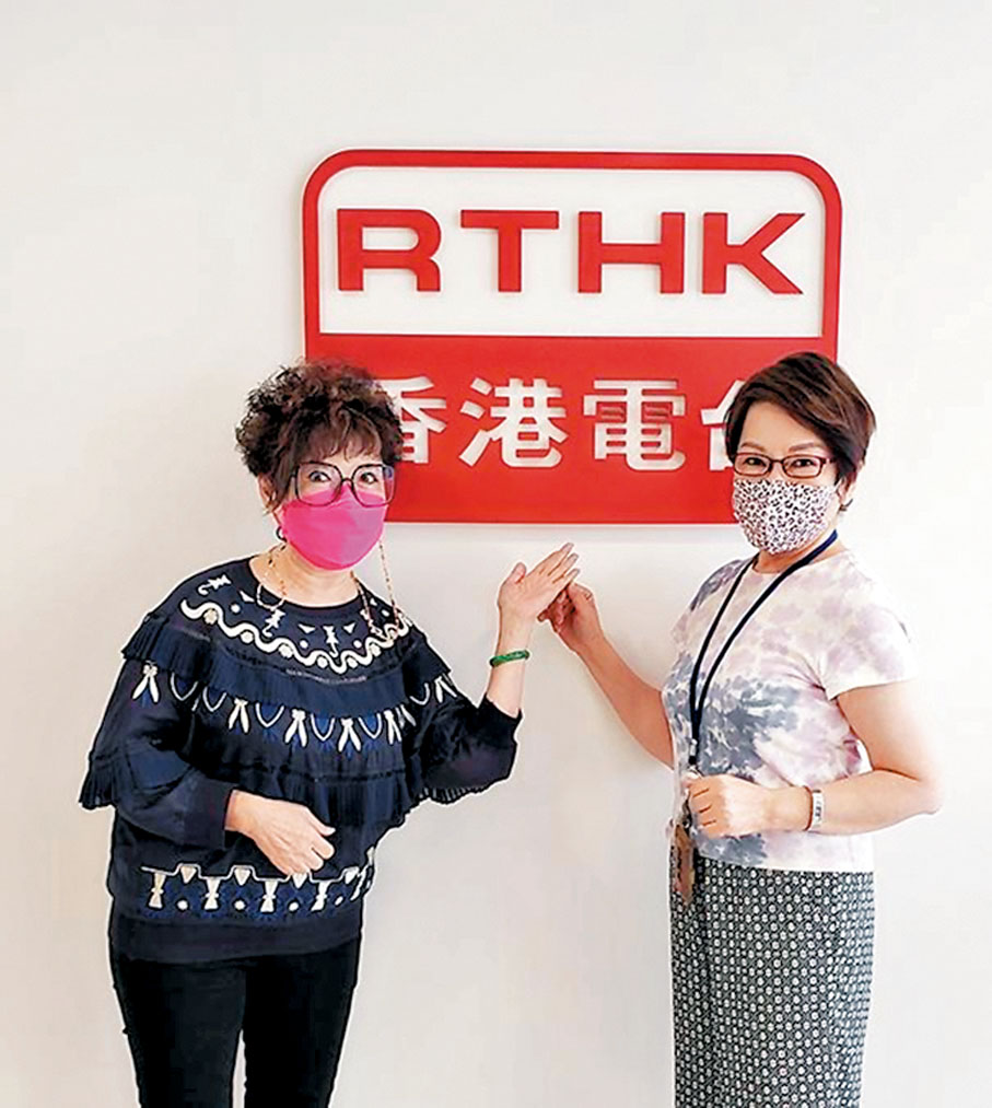 ●鄧碧雲的女兒雷靄然（左）與車淑梅合照！作者供圖