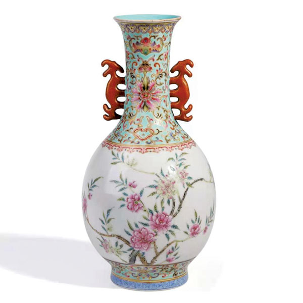 ■民國粉彩花卉紋雙螭龍耳瓶