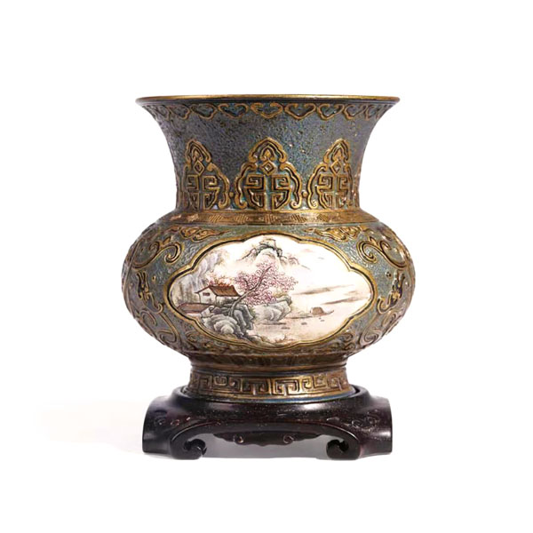 ■民國仿古銅彩模印交龍紋開光粉彩山水紋撇口尊