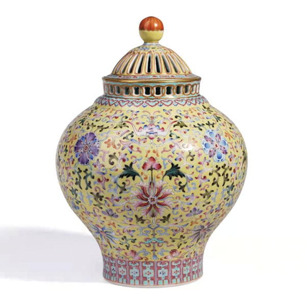 ■民國黃地粉彩花卉紋蓋罐