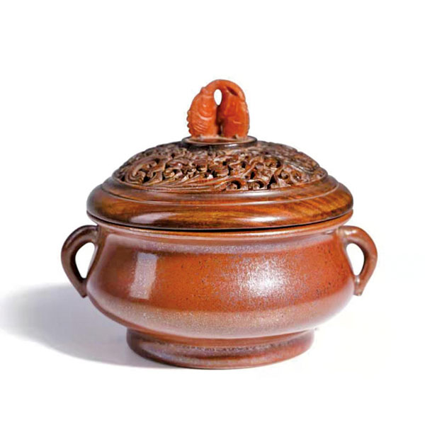 ■乾隆鐵繡花釉雙耳爐