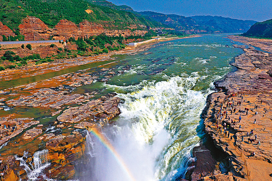 ● 余光中對黃河的情感，是其對中原文化的認同。圖為黃河壺口瀑布。 資料圖片