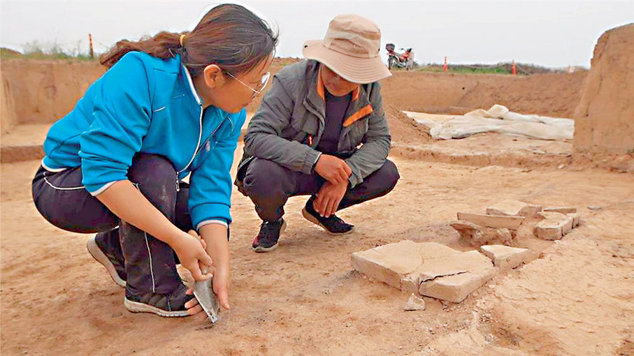 ●秦咸陽城北區6號宮殿建築遺址發掘現場。