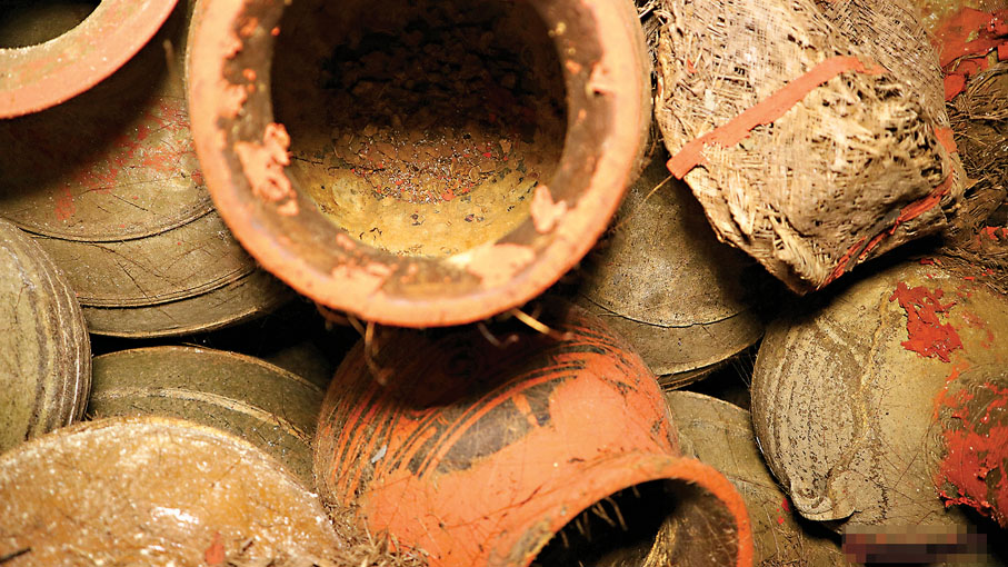 ●耳室最外側為多排敞口的圓形口袋。