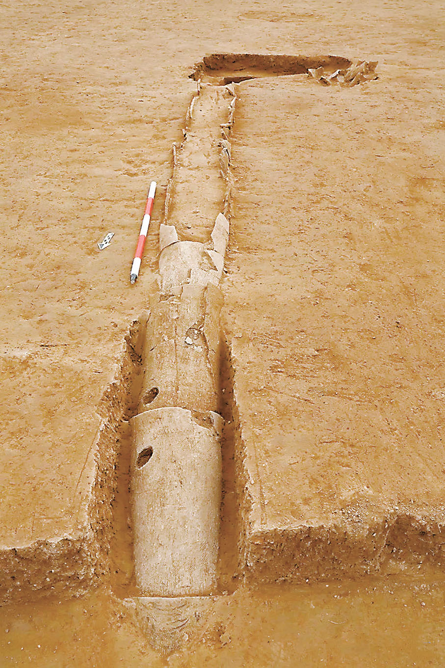 ●秦咸陽城北區宮區6號建築西北附屬建築排水管道。