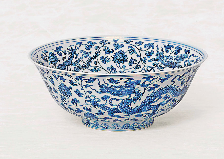 ●明正德青花穿花龍紋雙圈四字楷書款。圖片來源：香港佳士得