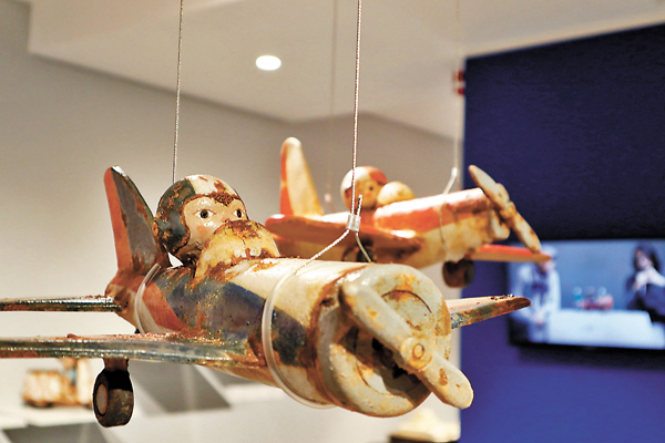 ●唐壽南《飛向未來》