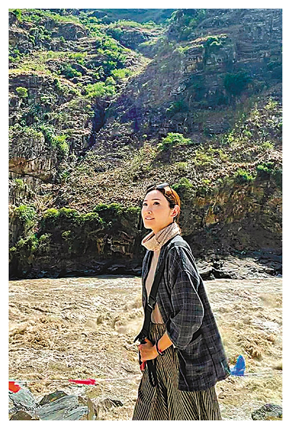 陳貝兒深入貧困縣了解當地民生。