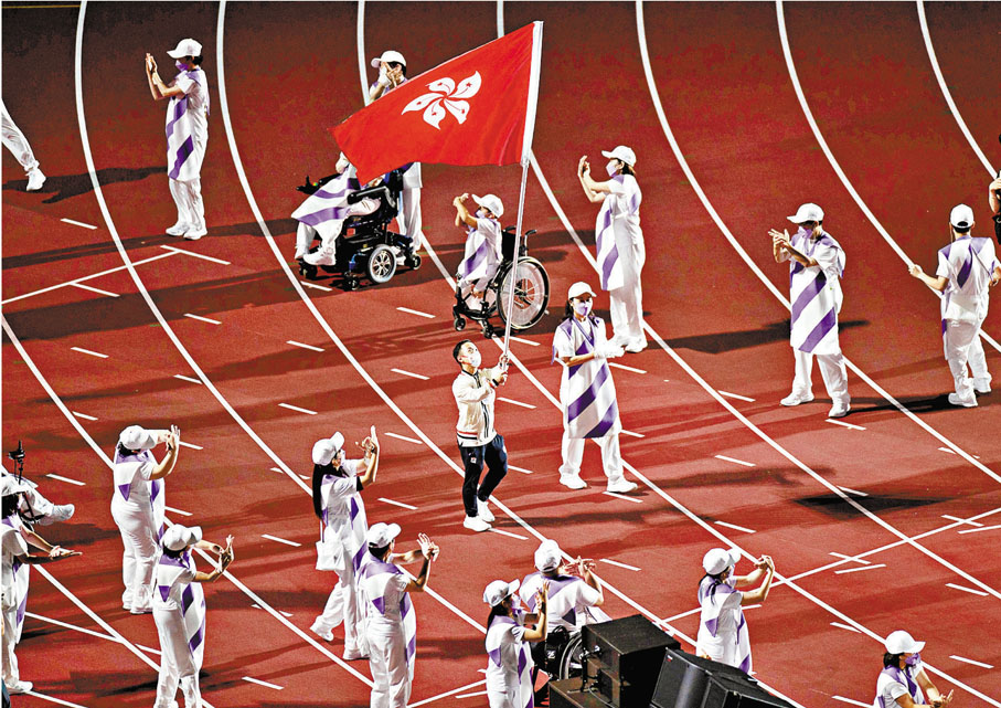 ●殘奧會閉幕，朱文佳出任香港代表團旗手。 香港殘奧會供圖