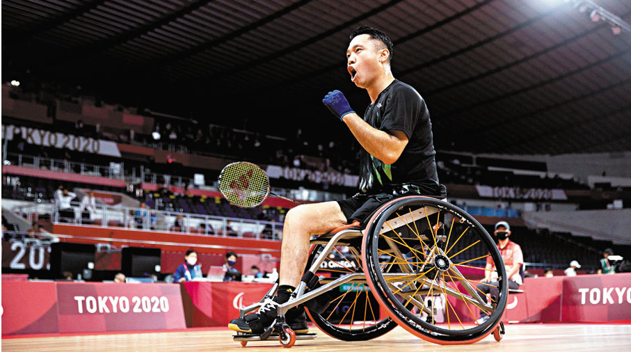 ●陳浩源在比賽中為自己加油打氣。 香港殘奧會供圖