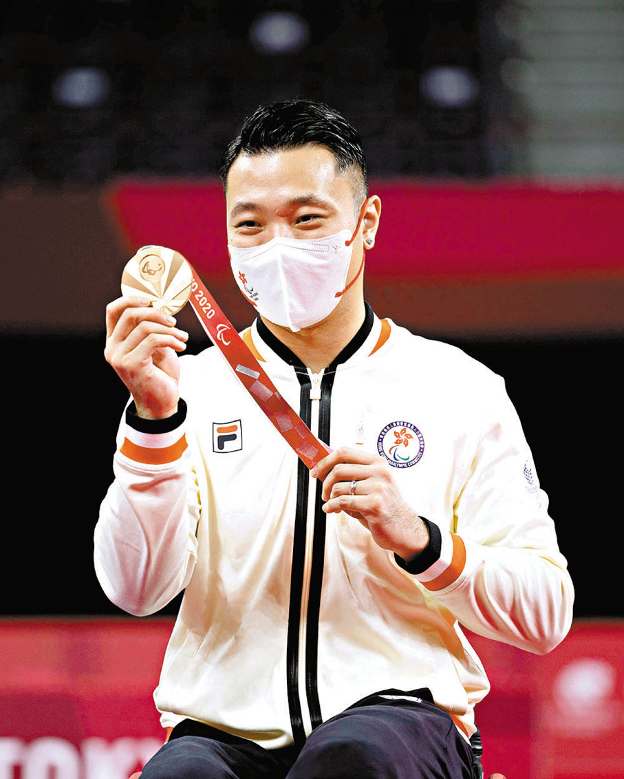 ●陳浩源獲得羽毛球WH2級男子單打銅牌。 香港殘奧會供圖