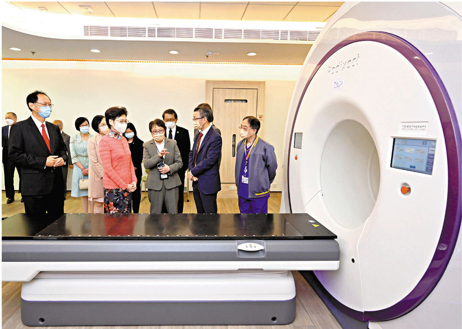 ●林鄭月娥、陳肇始、陳漢儀、陳南祿、段崇智、馮康等參觀香港中文大學醫院放射治療中心。