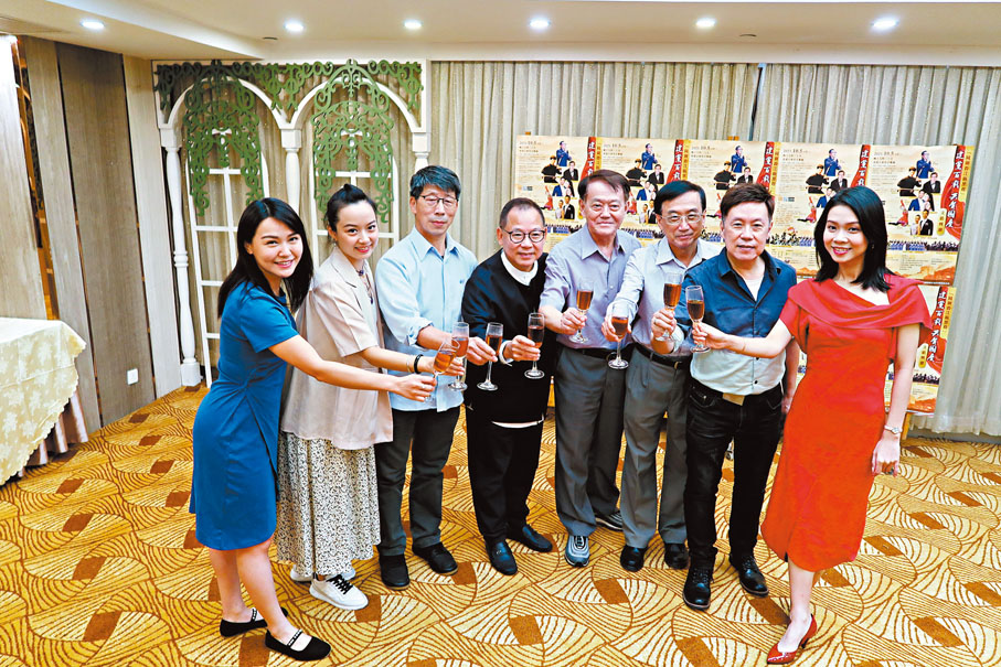 ● 香港一群音樂及舞蹈專業人士聯合策劃「建黨百載．共賀國慶」文藝晚會。