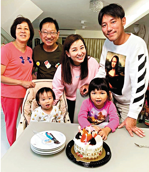 ● 麥爸爸生前十分疼愛家庭。