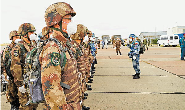 ●10日，參加「和平使命-2021」上海合作組織聯合反恐軍事演習的中方參演部隊抵達俄羅斯奧倫堡軍用機場。 新華社