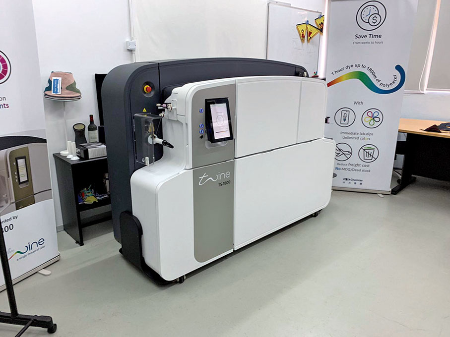 ● 香港中大實業代理的TS-1800數碼紗線染色系統。