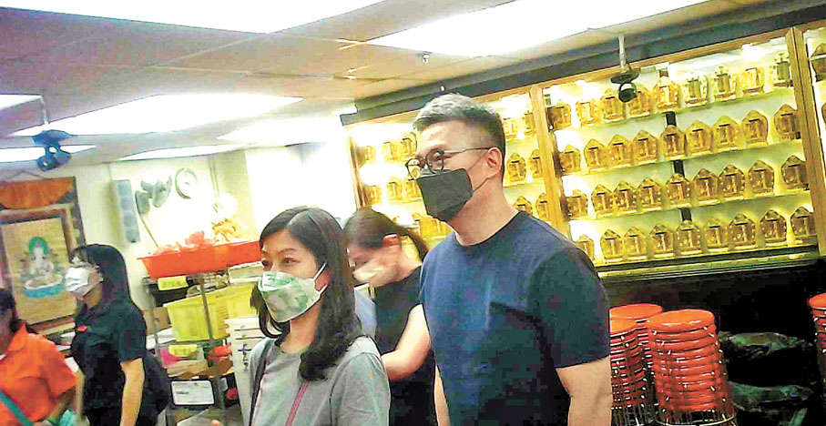 ●香港文匯報記者放蛇「真佛宗」的聚會，直擊主持如何用軟銷方法游說信眾課金。 香港文匯報記者 攝