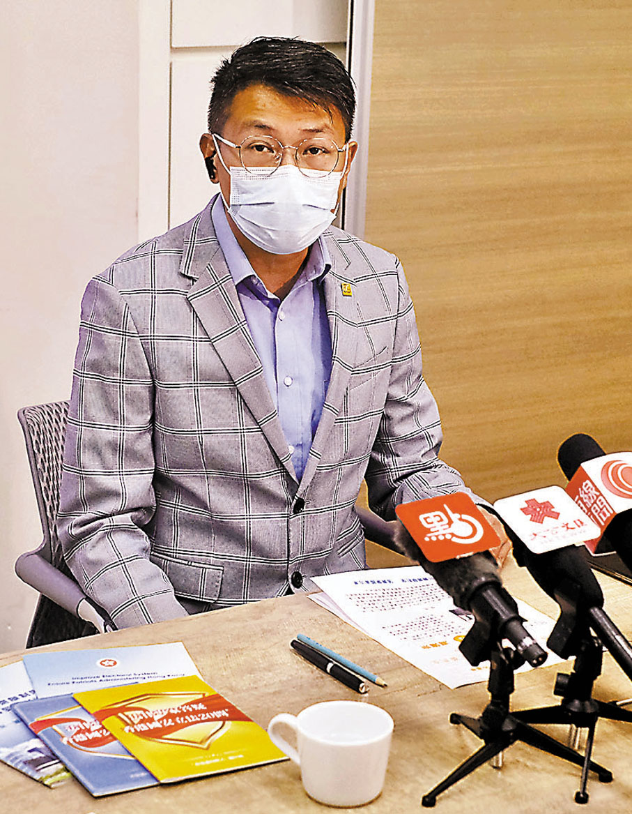 ● 馮傳宗認為，新時代下公務員應更開放、更負責任地去表達意見。 香港文匯報記者  攝