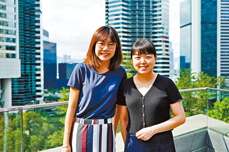 ●亞洲協會香港中心副藝術館長潘韻怡（左）和亞洲協會香港中心助理館長羅巧彤。