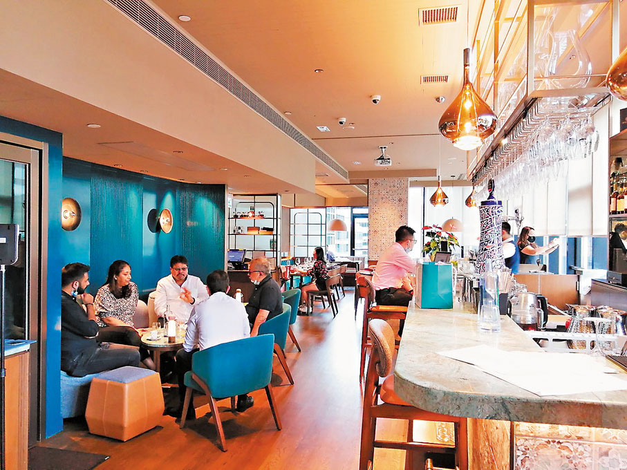 ●餐廳設有獨立的酒吧位置