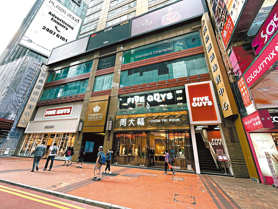 ●銅鑼灣羅素街8號1樓連地下入口，獲著名快餐店Five Guys以月租50萬元租入。香港文匯報記者黎梓田 攝