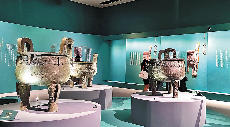 ● 禮和萬方--商周青銅鼎特展展覽現場。 香港文匯報記者江鑫嫻  攝