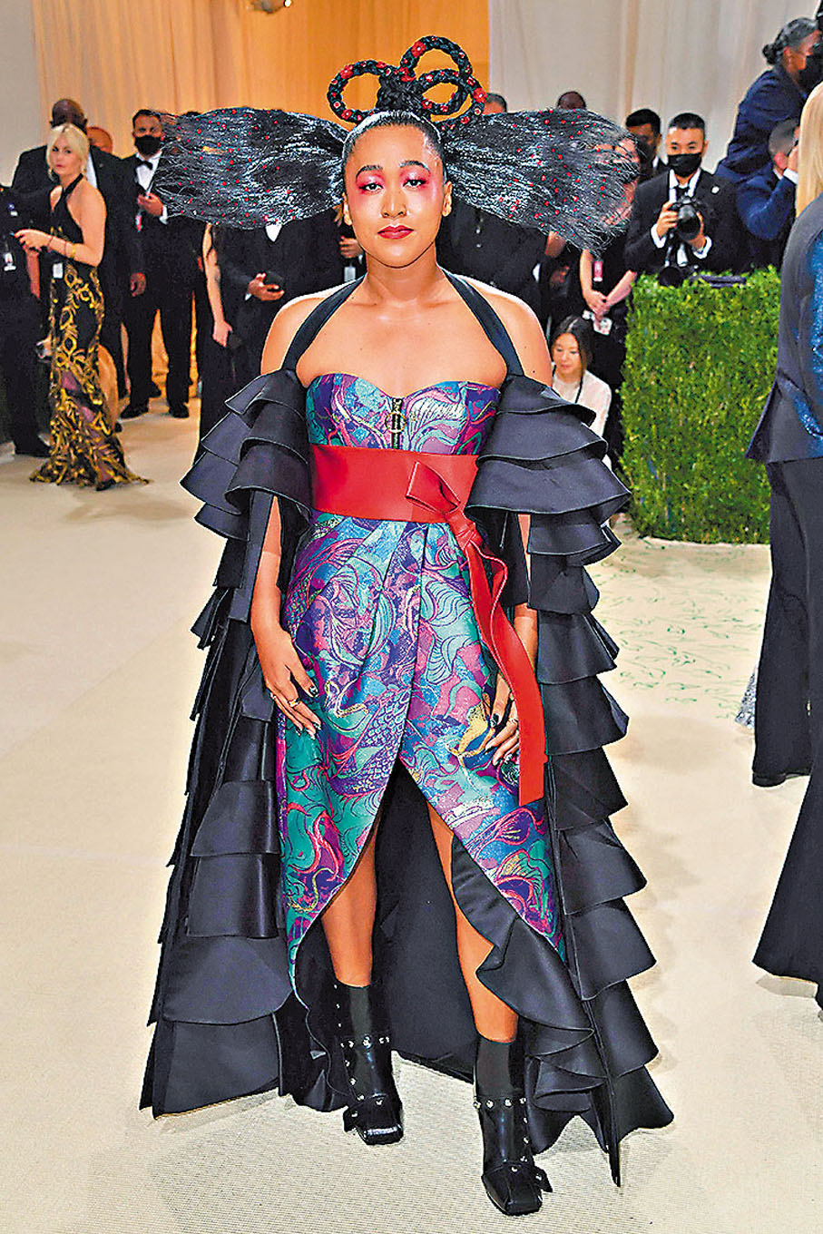 ● 大坂直美這身打扮，讓人無法聯想她是網球選手。