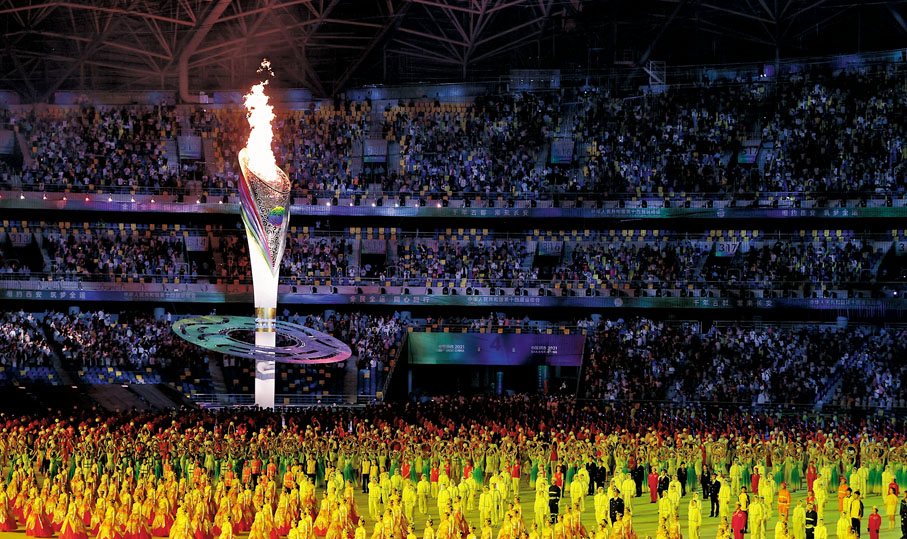 ● 主火炬被點燃。  新華社