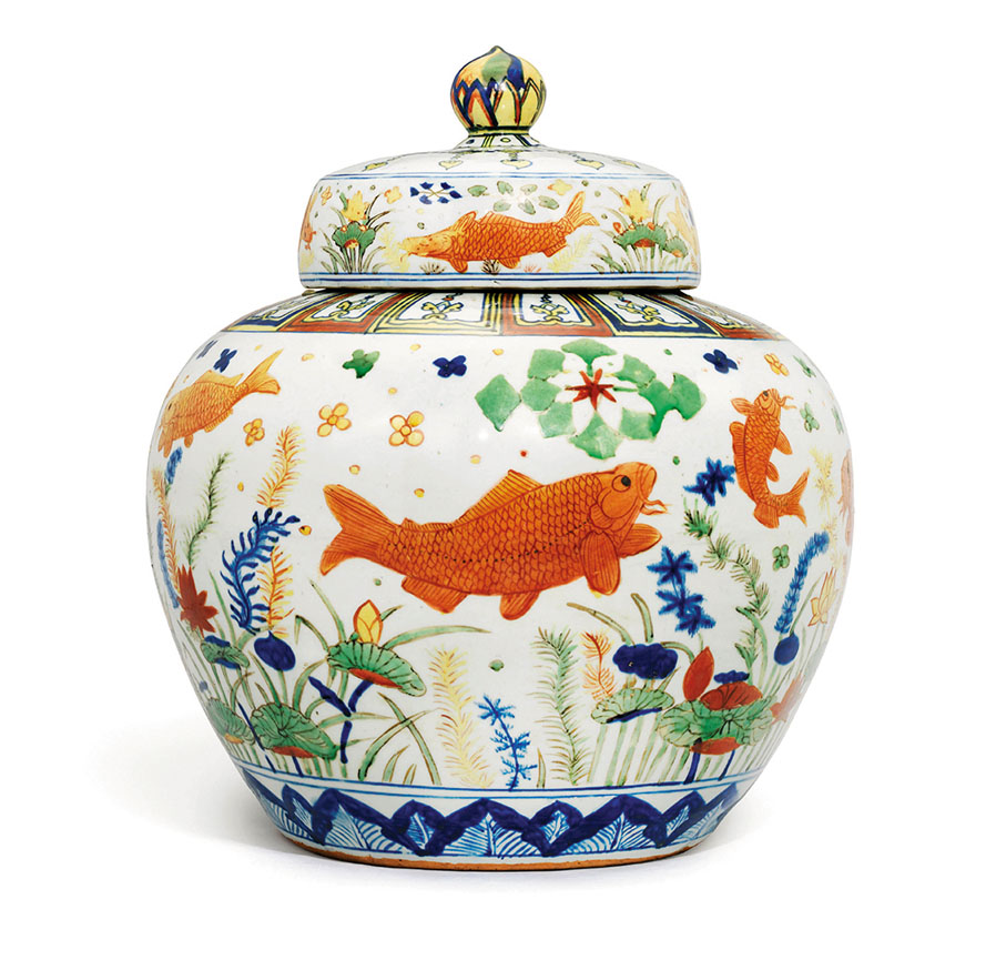 ●明嘉靖五彩魚藻紋蓋罐（圖片來源：香港佳士得）
