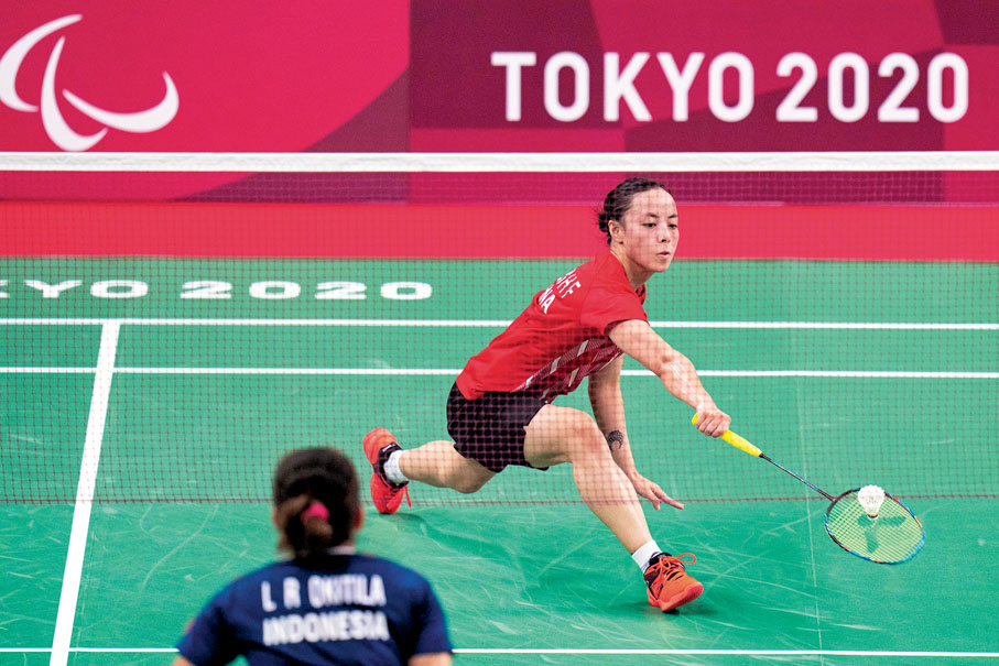 ●程和芳在比賽中回球。 新華社