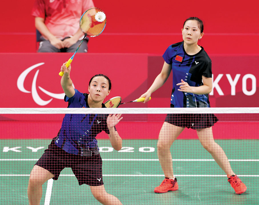 ●程和芳（左）、馬會會在比賽中。