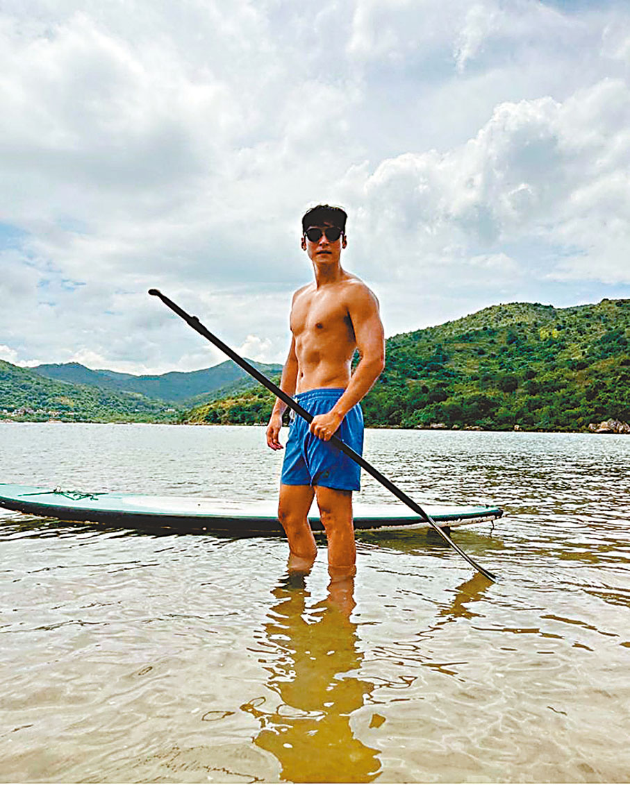 ●陳家樂的滑浪板跟連詩雅用的似是同一塊。