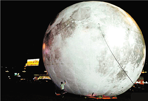 ●直徑15米的巨型發光月亮效果圖。