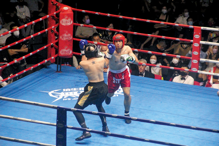 ● 張致恆與網紅對打。