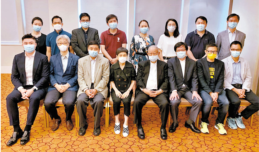 ●香港報業公會日前舉行第六十七屆周年會員大會，選出2021/23年度全體16名議會委員。