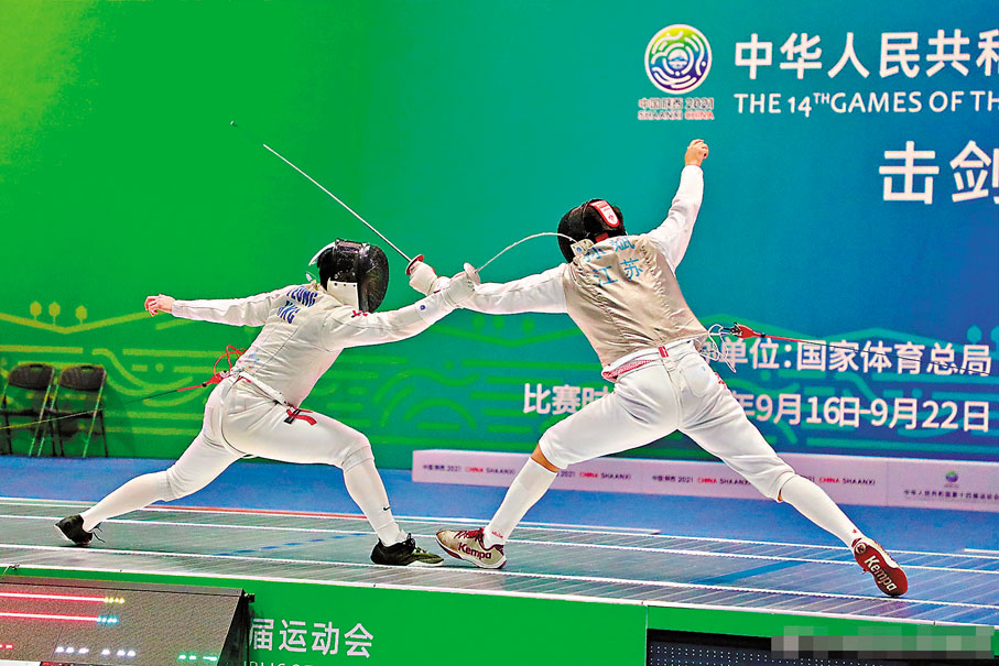 ●楊子加（左）主力上陣，敢打敢拚。 中國擊劍協會圖片