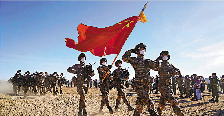 ● 9月20日，在俄羅斯奧倫堡州東古茲靶場舉行的「和平使命-2021」上海合作組織聯合反恐軍事演習開幕式上，中方參演部隊接受檢閱。 新華社