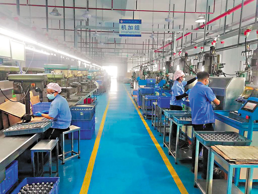 由於東南亞等國家疫情嚴峻，大量海外訂單近月回流內地。有港商斥資數千萬元人民幣，在深圳龍華觀瀾搬遷新工廠，訂單倍增。