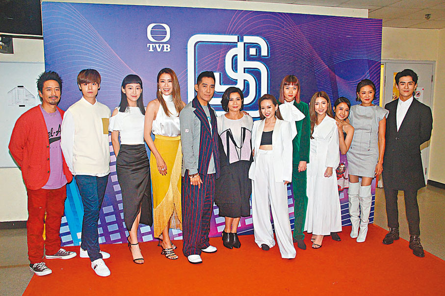 ● 一眾歌手昨日錄影《勁歌金曲》，向已故歌手梅艷芳致敬。